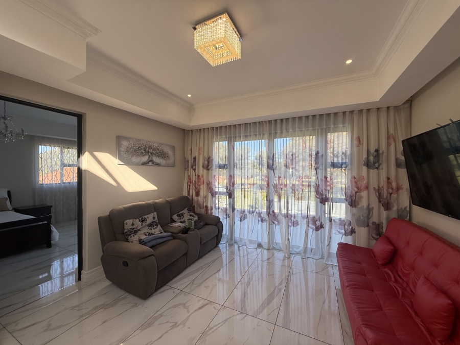 5 Bedroom Property for Sale in The Islands Estates North West